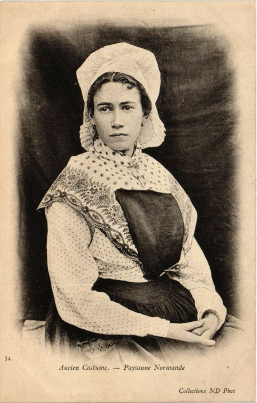 Carte postale ancienne Ancien Costume - Paysanne Normande - Folklore - Types