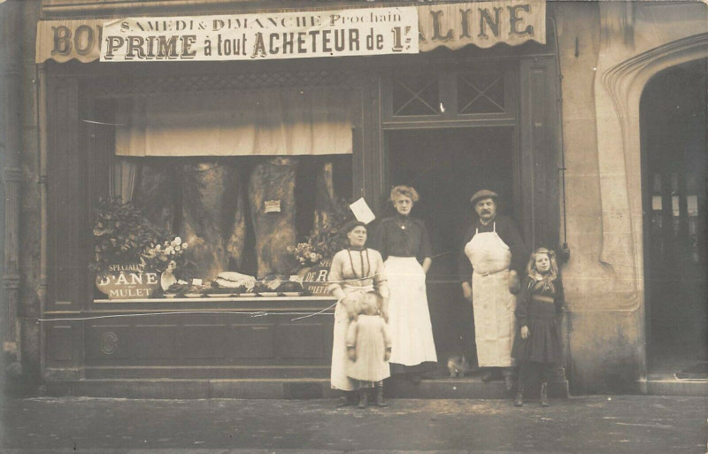 Carte postale ancienne Theme Commerce Magasin Carte Photo D'Une Boucherie Chevaline