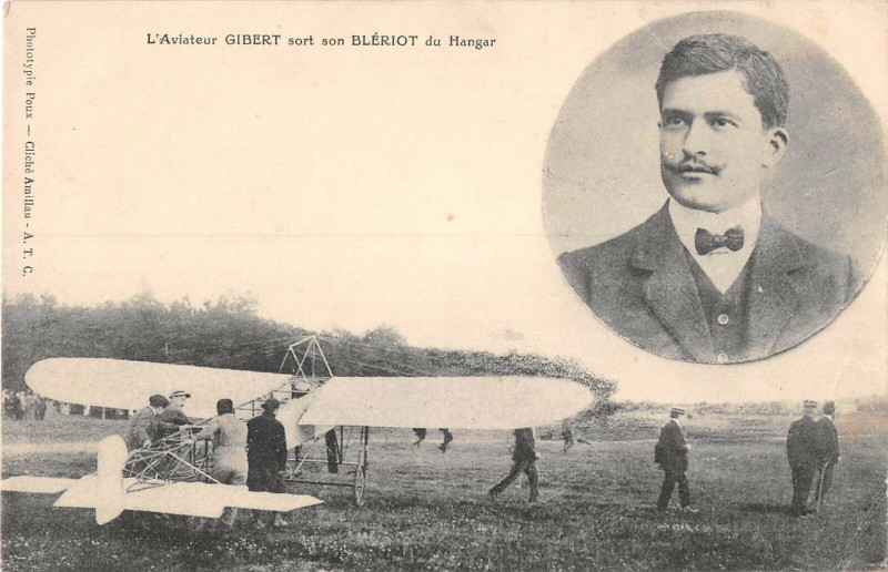 Carte postale ancienne Aviation L'Aviateur Gibert Sort Son Bleriot Du Hangar