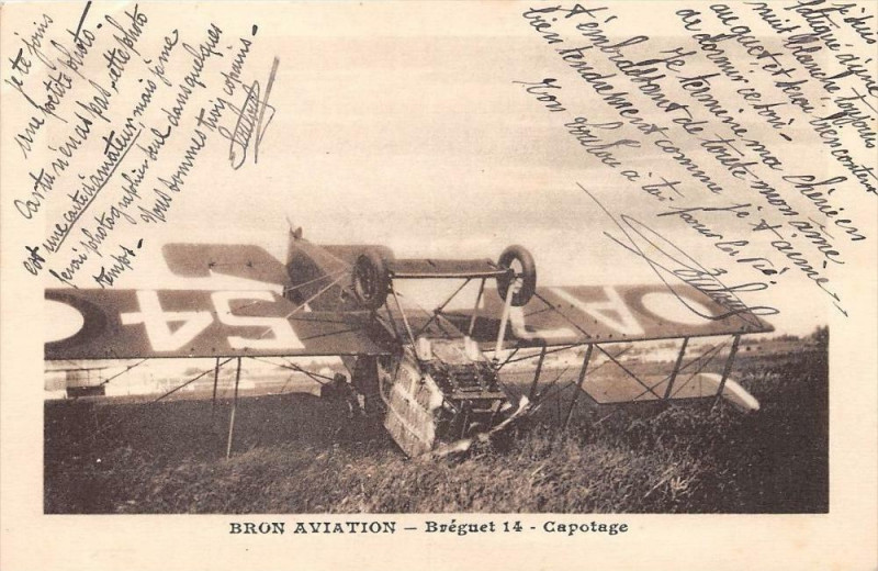 Carte postale ancienne 69 Bron Aviation Breguet 14 Capotage (cliché pas courant Accident