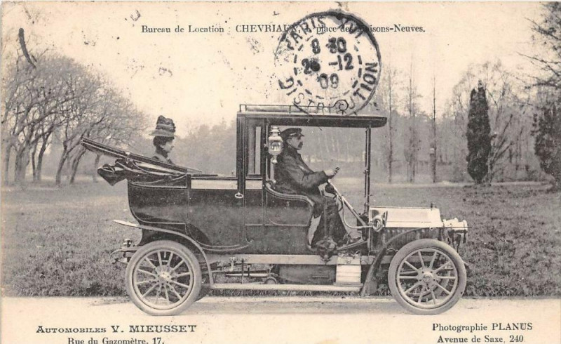 Carte postale ancienne Voiture Bureau De Location Chevriaux Place Des Maisons Neuves Automobiles V.