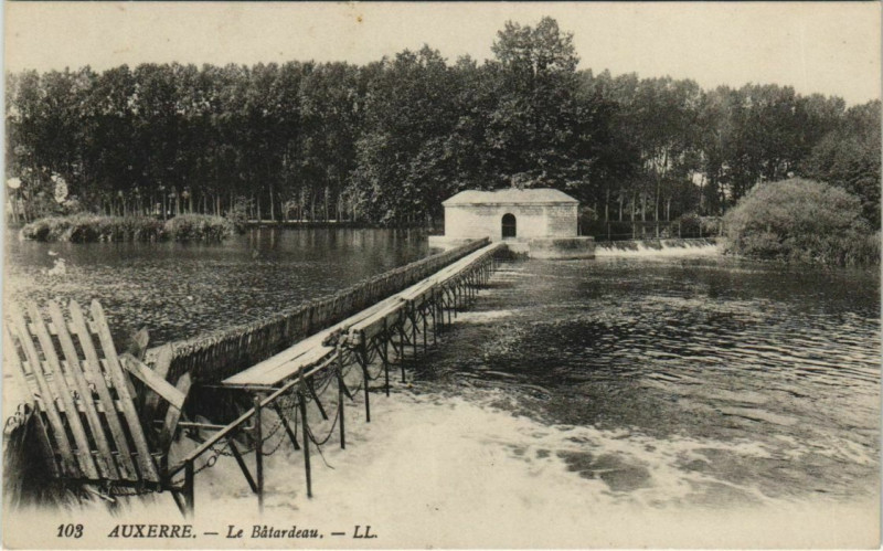 Carte postale ancienne Auxerre Le Batardeau France à Auxerre