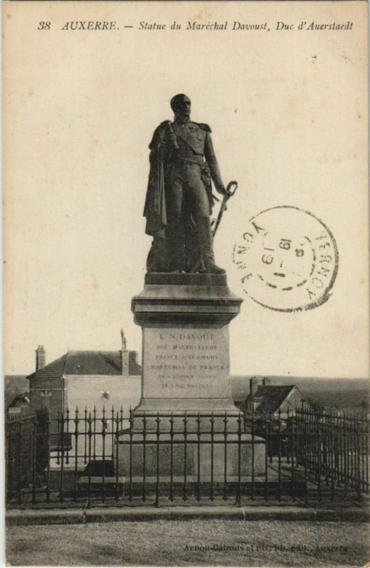 Carte postale ancienne Auxerre Statue du Marechal Davout France à Auxerre