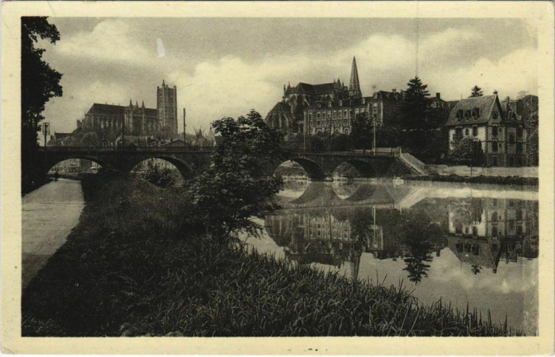 Carte postale ancienne Auxerre Paysage s l'Yonne et les Eglises France à Auxerre