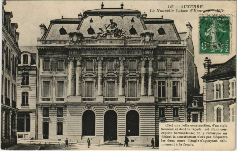 Carte postale ancienne Auxerre La Nouvelle Caisse d'Epargne France à Auxerre