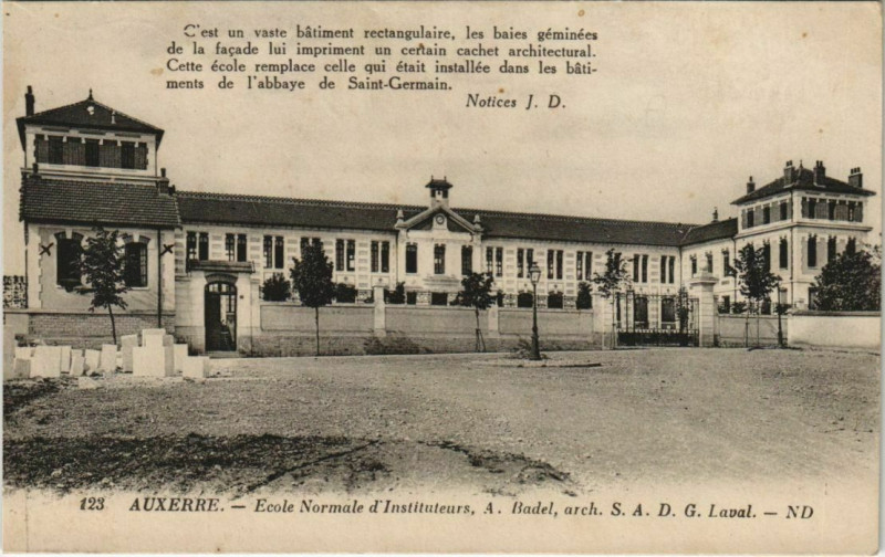 Carte postale ancienne Auxerre Ecole Normale d'Instituteurs France à Auxerre