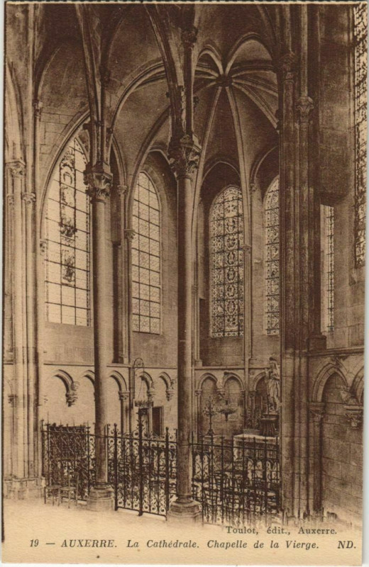 Carte postale ancienne Auxerre La Cathedrale, Chapelle de la Vierge France à Auxerre