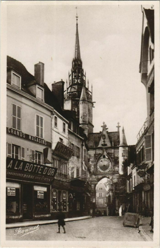 Carte postale ancienne Auxerre La Rue de l'Horloge France à Auxerre