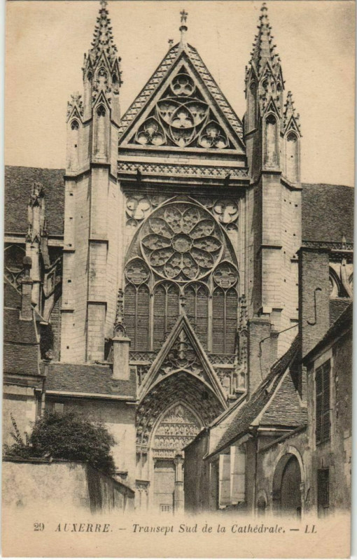 Carte postale ancienne Auxerre Transept Sud de la Cathedrale France à Auxerre