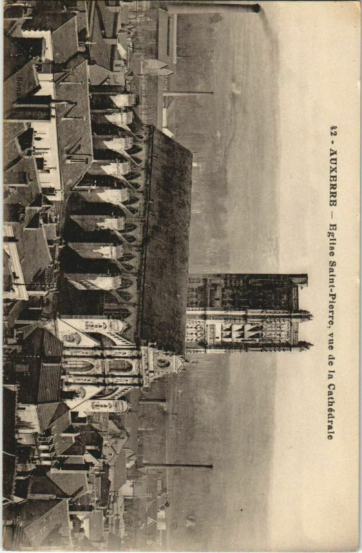 Carte postale ancienne Auxerre Eglise Saint-Pierre, vue de la Cathedrale France à Auxerre