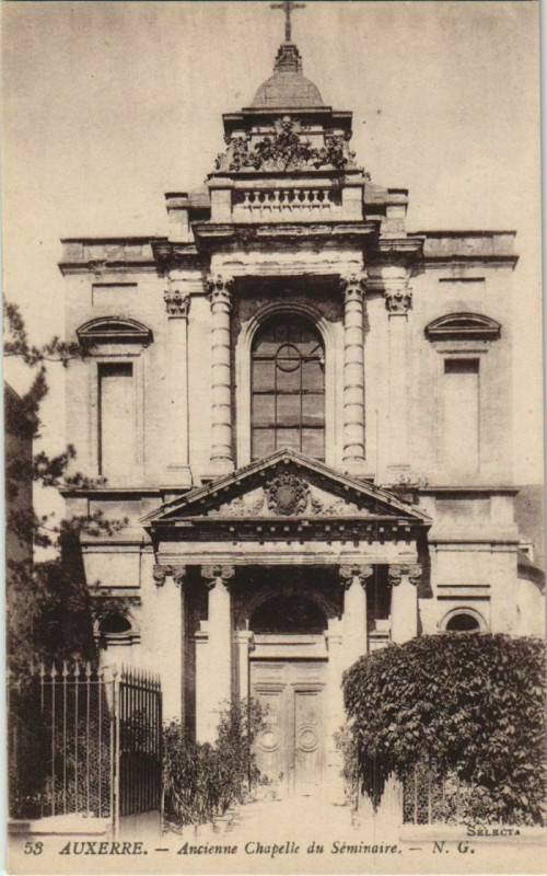 Carte postale ancienne Auxerre Ancienne Chapelle du Seminaire France à Auxerre