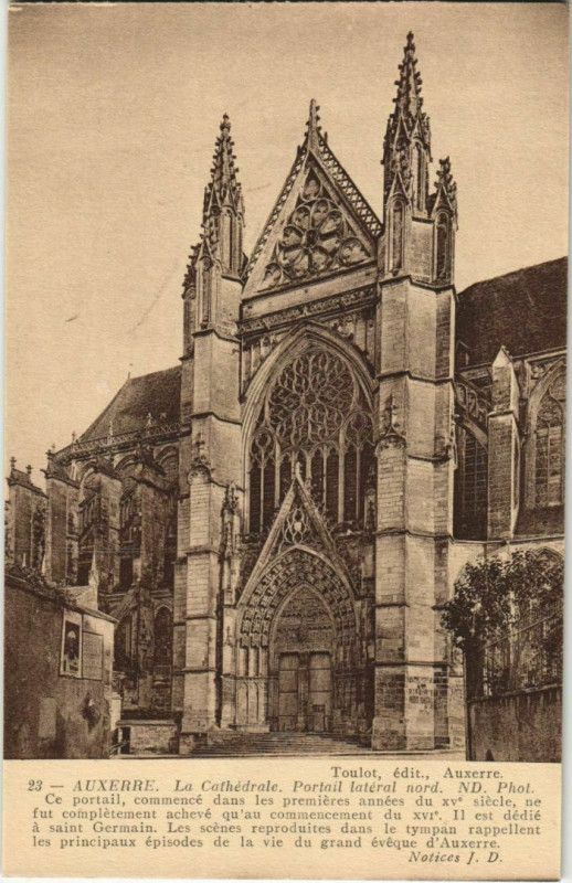 Carte postale ancienne Auxerre La Cathedrale, Portail lateral nord France à Auxerre