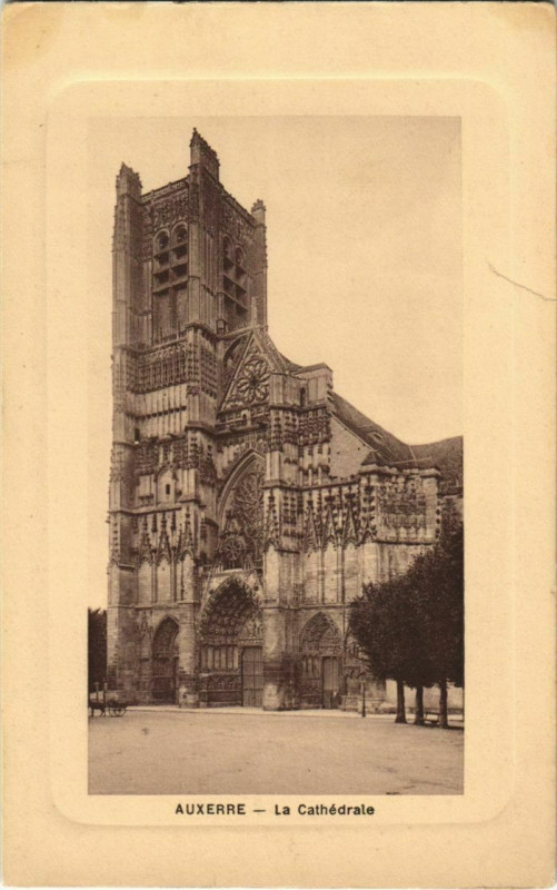 Carte postale ancienne Auxerre La Cathedrale France à Auxerre