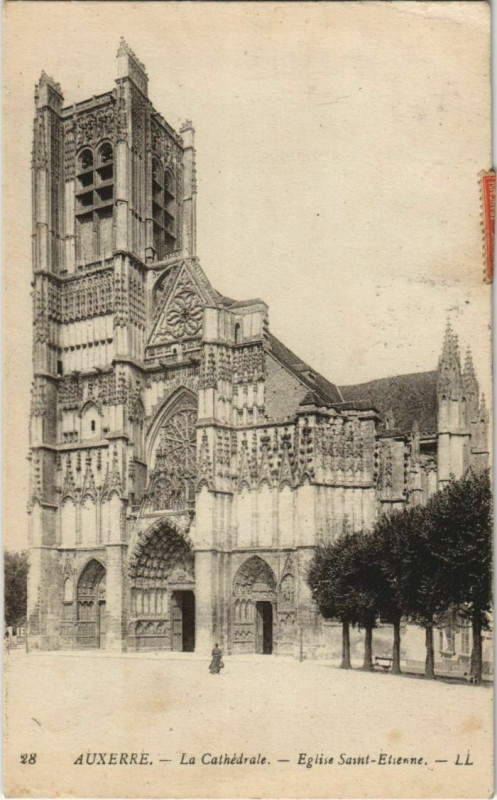 Carte postale ancienne Auxerre La Cathedrale, Eglise Saint-Etienne France à Auxerre
