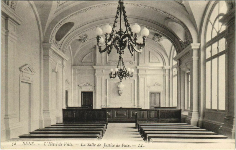 Carte postale ancienne Sens L'Hotel de Ville France à Sens