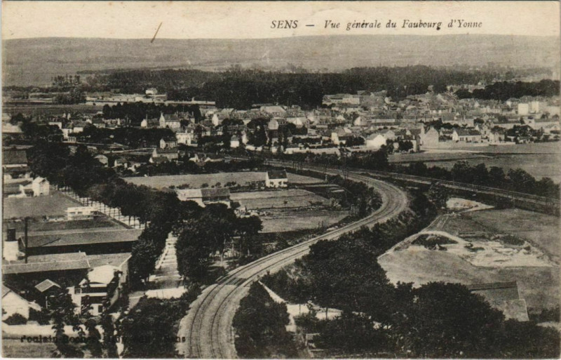Carte postale ancienne Sens Vue Generale du Faubourg d'Yonne France à Sens