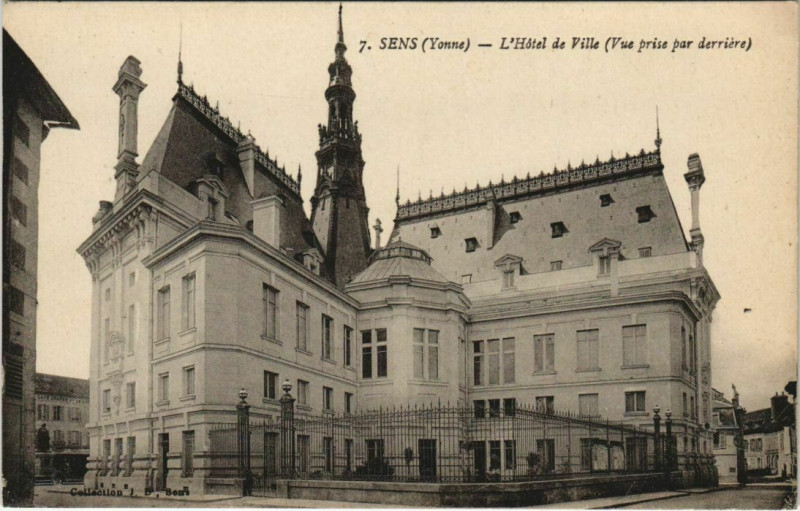 Carte postale ancienne Sens L'Hotel de Ville France à Sens