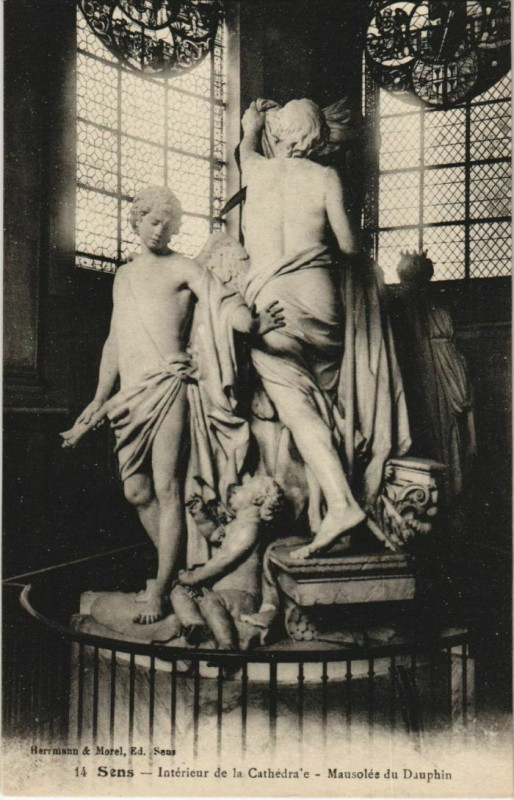Carte postale ancienne Sens Interieur de la Cathedrale France à Sens