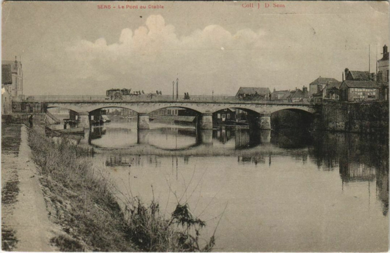 Carte postale ancienne Sens Le Pont au Diable France à Sens
