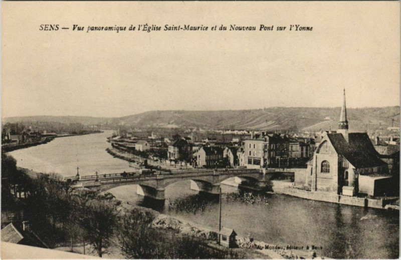 Carte postale ancienne Sens Vue Panoramique de l'Eglise St.Maurice France à Sens