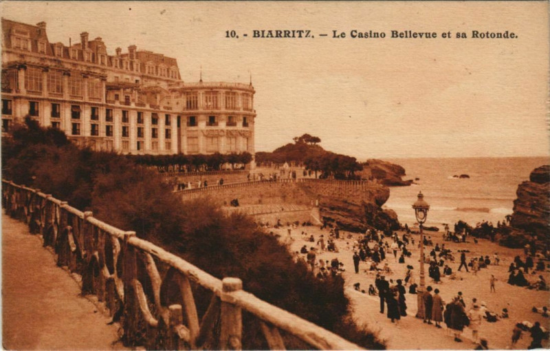 Carte postale ancienne Biarritz Casino Bellevue et sa Rotonde France à Biarritz