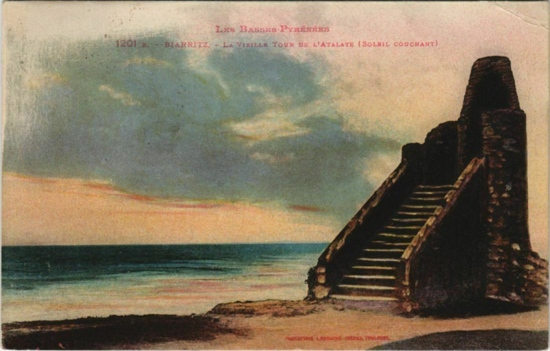 Carte postale ancienne Biarritz La Vieille Tour de l'Atalaye France à Biarritz