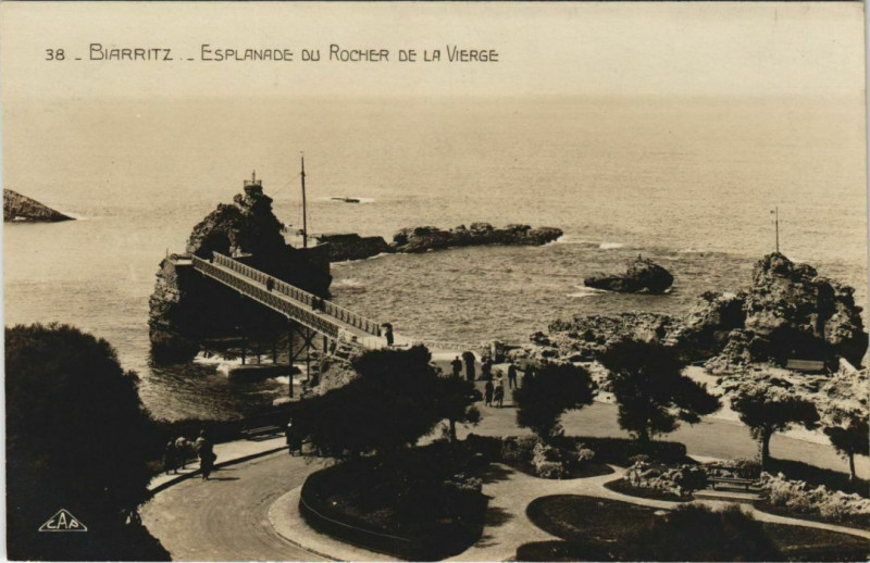 Carte postale ancienne Biarritz Esplanade du Rocher de la Vierge France à Biarritz
