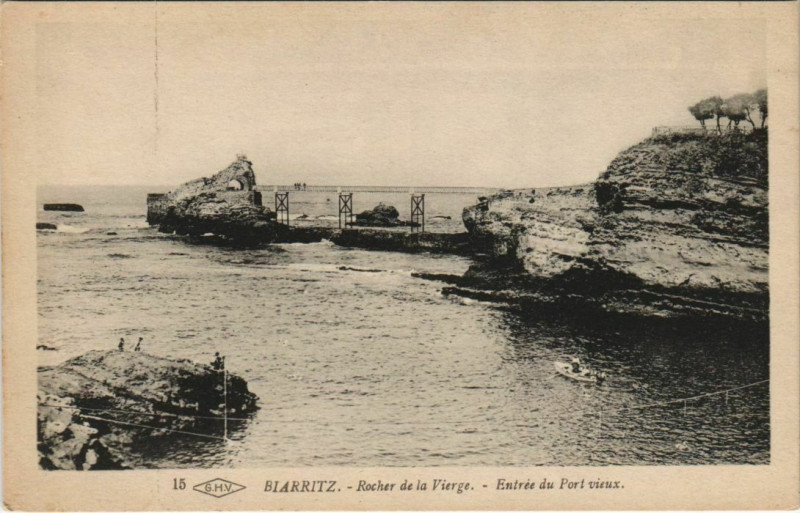 Carte postale ancienne Biarritz Rocher de la Vierge ,Entree du Port vieux France à Biarritz
