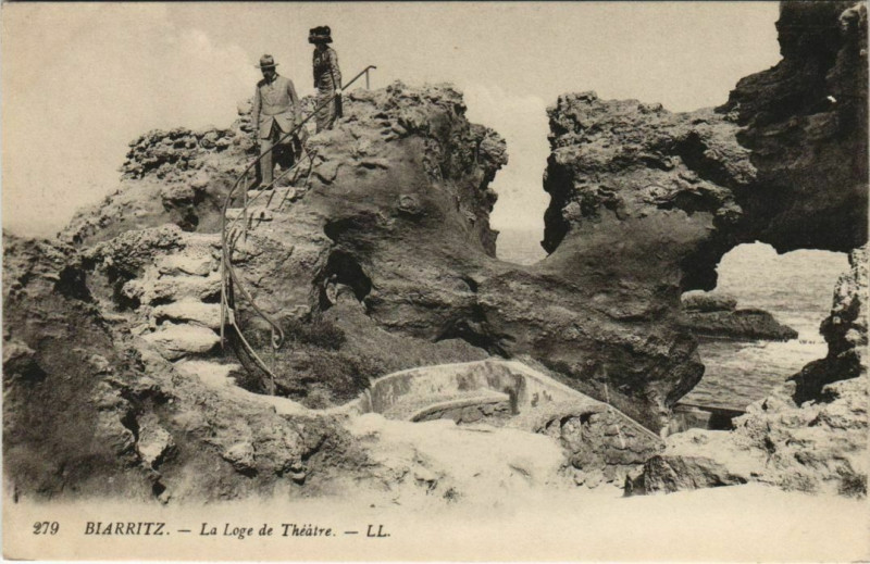 Carte postale ancienne Biarritz La Loge de Theatre France à Biarritz