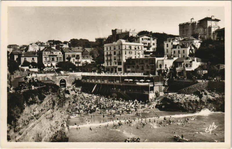Carte postale ancienne Biarritz Plage et Etablissements du Port Vieux France à Biarritz