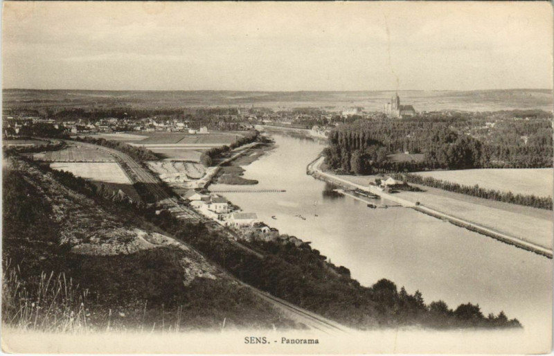 Carte postale ancienne Sens Panorama France à Sens