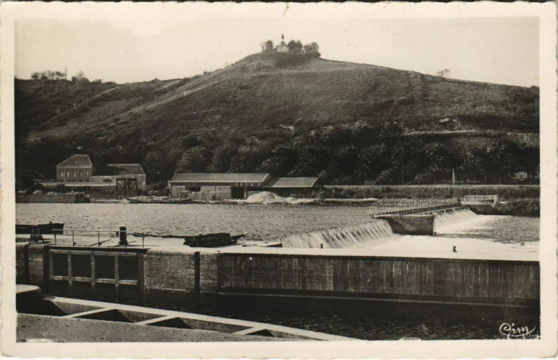 Carte postale ancienne Sens L'Ecluse et le barrage St.Bond France à Sens