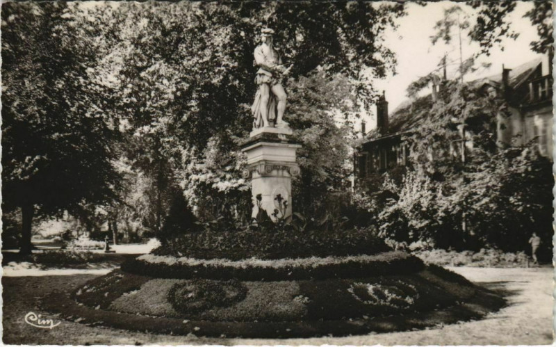 Carte postale ancienne Sens Le Square Jean Cousin France à Sens