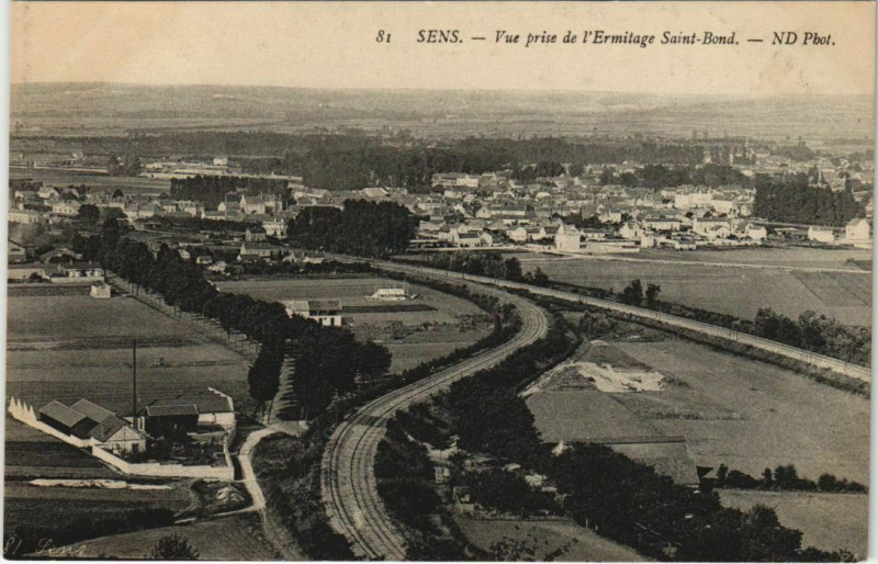 Carte postale ancienne Sens Vue prise de l'Ermitage Saint-Bond France à Sens