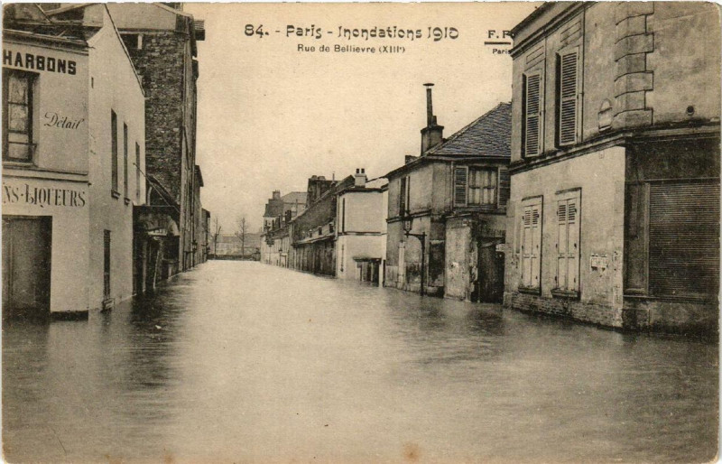 Carte postale ancienne Inondations 1910 - Rue de Bellievre à Paris 13e