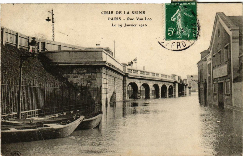 Carte postale ancienne Crue de la Seine - Rue Van Loo - Le 29 Janvier 1910 à Paris 16e