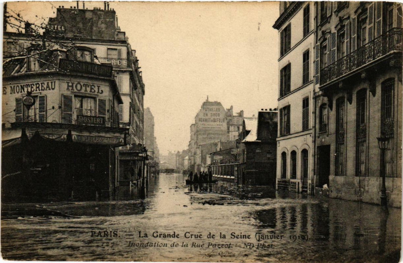 Carte postale ancienne Paris 12e Inondation de la Rue Parrot à Paris 12e