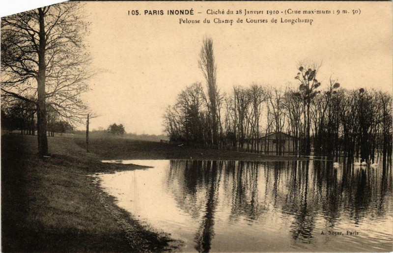 Carte postale ancienne Paris inondé - Cliché du 28 Janvier 1910 - Pelouse du Champ de Courses à Paris 16e