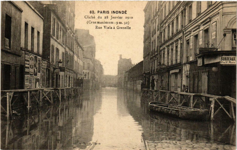 Carte postale ancienne Paris Inondé - Rue Viala à Grenelle à Paris 15e
