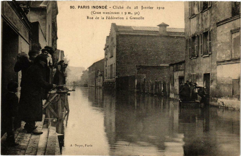 Carte postale ancienne Paris inondé - Cliché du 28 Janvier 1910 - Rue de la Fédération à Grenelle à Paris 15e