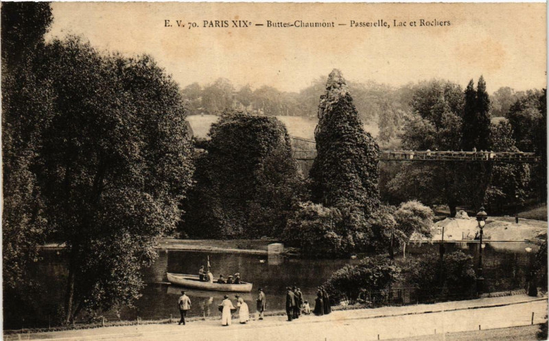 Carte postale ancienne Buttes-Chaumont - Passerelle, Lac et Rochers à Paris 19e