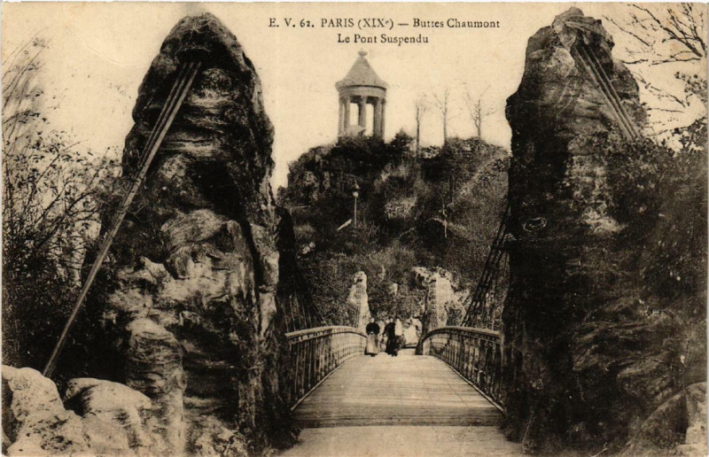 Carte postale ancienne Buttes Chaumont - Le Pont suspendu à Paris 19e