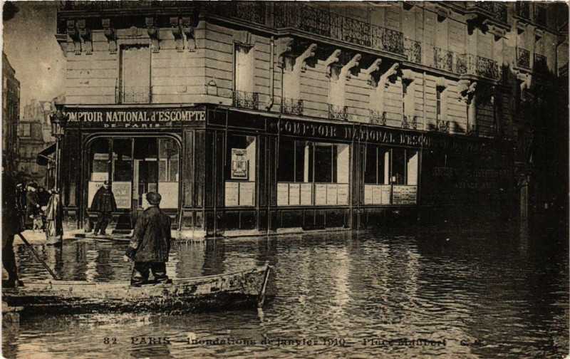 Carte postale ancienne Paris 5e Place Maubert Crue 1910 à Paris 5e