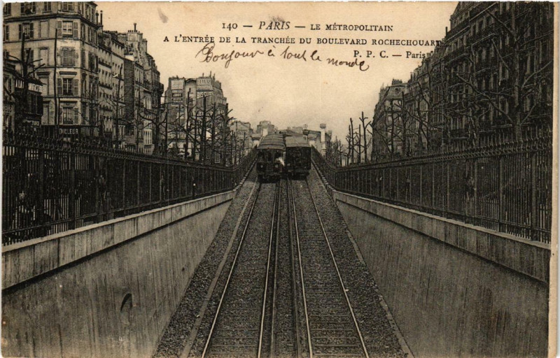 Carte postale ancienne Le Métropolitain - A l'entrée de la tranchée du boulevard Rochechouart à Paris 9e