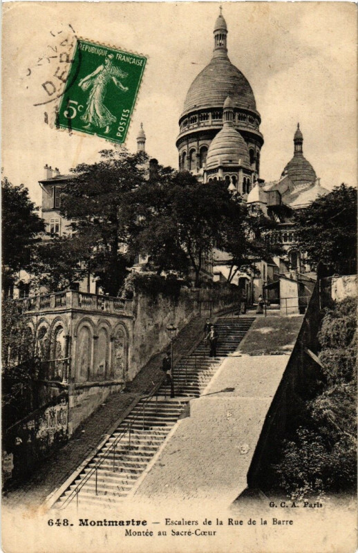 Carte postale ancienne Montmartre - Escaliers de la Rue de la Barre - Montée au Sacré-Coeur à Paris 18e