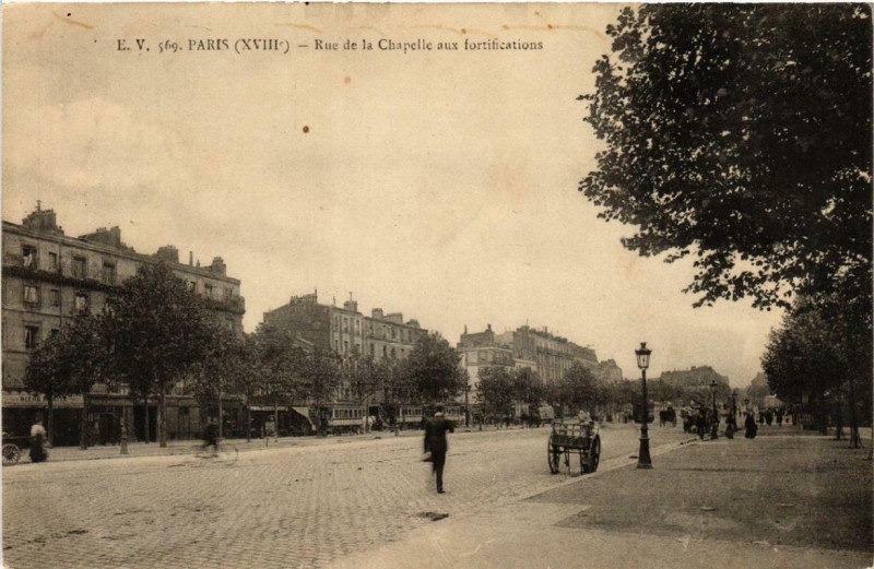 Carte postale ancienne Rue de la Chapelle aux fortifications à Paris 18e