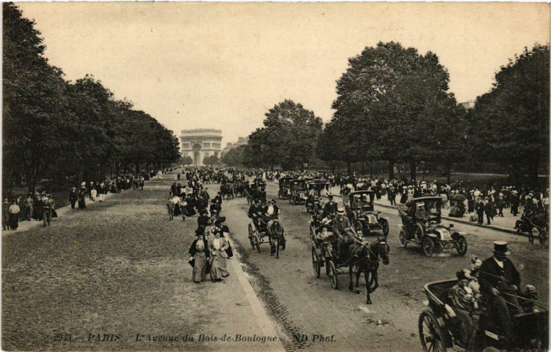 Carte postale ancienne L'Avenue du Bois-de-Boulogne à Paris 16e