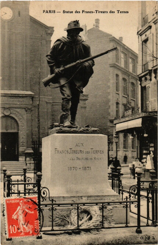 Carte postale ancienne Statue des Francs-Tireurs des Ternes à Paris 17e