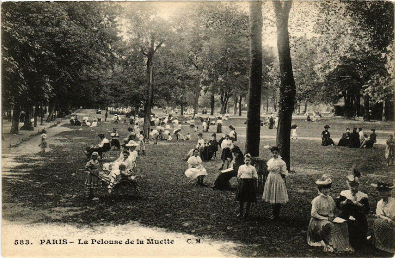 Carte postale ancienne La Pelouse de la Muette à Paris