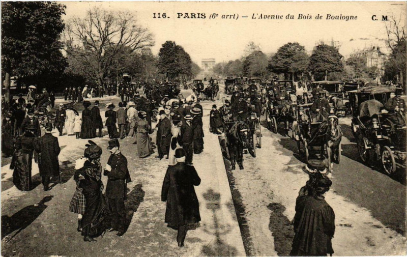 Carte postale ancienne L'Avenue du Bois de Boulogne à Paris 16e